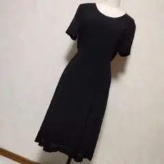 ブラックAラインドレス 半袖　お出かけ。法事　ウエスト紐が付いています。