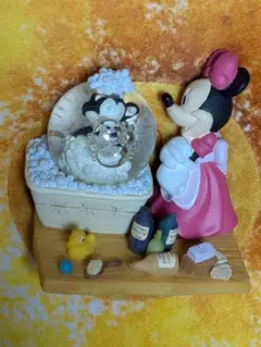 ディズニーストア ミニー スノードーム 置物
