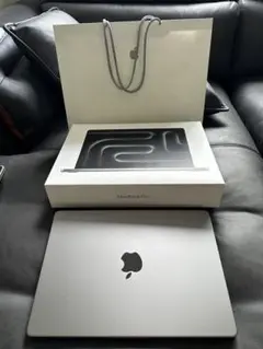 MacBook Pro 14 M3：充放電回数 47回97％