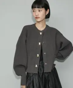 ADAM ET ROPÉ FEMME BIGボタンニットカーディガン