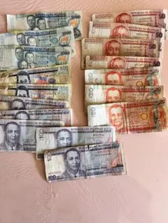 フィリピンペソ 1000ペソ札5枚と硬貨7枚 PHP 5000-peso.jpg?w=690