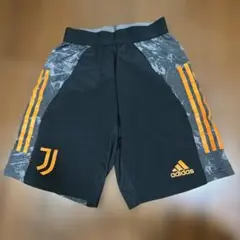 adidas Juventus ハーフパンツ 黒・グレー・オレンジ