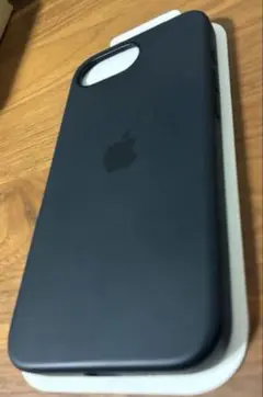 Apple iPhone 16e 純正シリコンケース ブラック