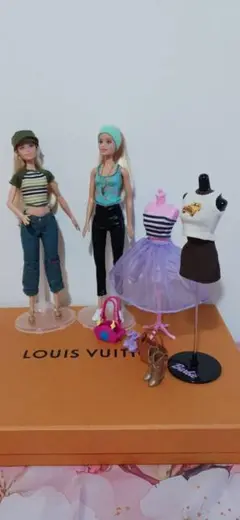 バービー２体とお洋服