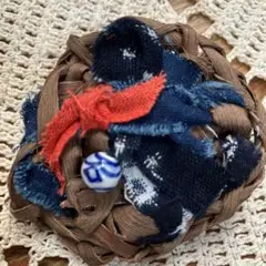 国産山葡萄蔓ブローチ雪ん子藍染め紅花染め古布襤褸陶器ビーズ