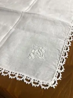 麻(リネン. )と棉刺繍ハンカチ1枚で販売します。ドイツ製. 残り2枚です。