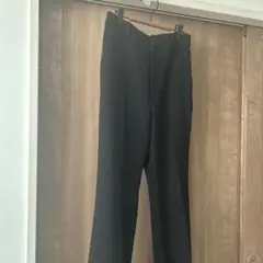 ユニクロ　ブラックパンツ　スラックス　フレアパンツ
