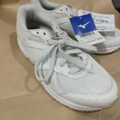 【新品】ミズノ ランニングシューズ スクールシューズ 22.5　運動靴