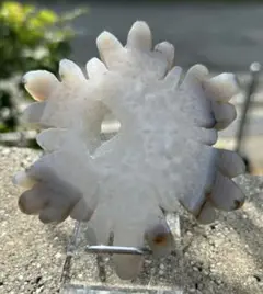 【新品】ブルー系の花びらカービングの置物　スフィアの台座にもなります。