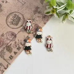 【2287】エナメルチャーム 服着た猫③ 4個 400円