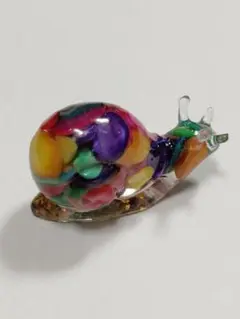 カタツムリ　カラーストーン　金箔入り　置物