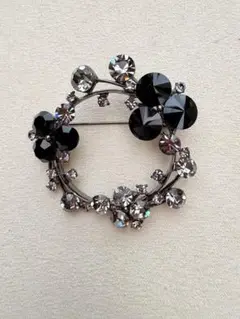 極美品　花モチーフ ブローチ