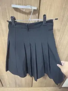 黒のプリーツミニスカート