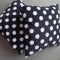 ドット柄クッション　スラッシュ生地　ハンドメイド　新品未使用　２個セット