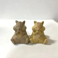お座り頬張りリスさん　ナチュラルキッチン　秋　オブジェ　置物　2匹　ミニチュア