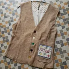 FRAPBOIS、フラボアベージュ ツイード風ベスト F.B刺繍　S相当