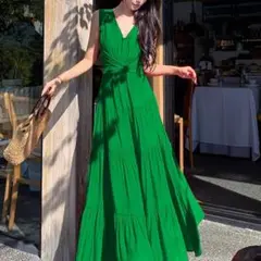 ⑧新品✨鮮やかグリーンのノースリーブワンピースM✨セクシースリットドレス