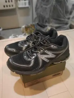 New Balance 860 v2