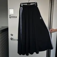 【今日限りの最値引き】adidas ブラック フレアスカート