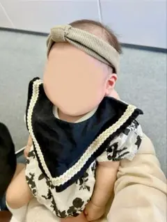 モノクロ花柄ロンパース