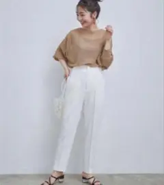 ホワイト テーパードパンツ