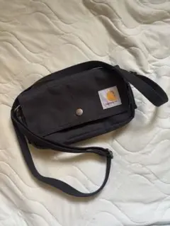 Carhartt ブラックショルダーバッグ