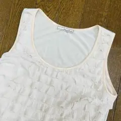 ふわふわ　フリフリ　タンクトップ　ベージュ　Ｍ