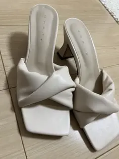 ホワイト　サンダル