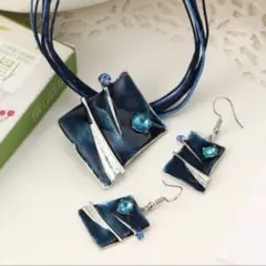 青と銀のネックレスとイヤリングセット