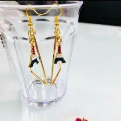 トライアングル タワー 揺れる ピアス イヤリング