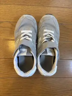 21.0 new balance グレー スニーカー