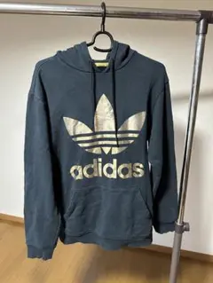 adidas金ロゴフード付きパーカー L