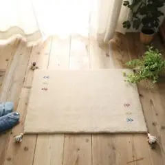 刺繍タッセル付きベージュマット