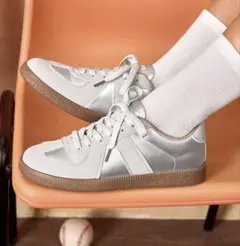 新品　レディーススニーカーシルバーEUR36