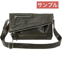 【極美品】ショルダーバッグ　Trickster