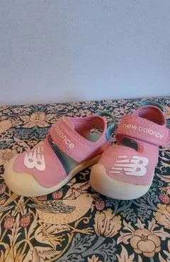 最終値下げ!new balance ピンク サンダル