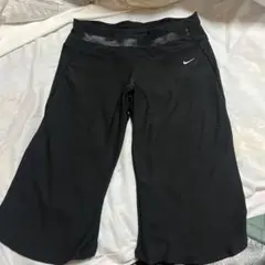 Nike ブラック クロップドパンツ　　レディースＬ