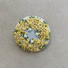 くるみボタン刺繍ブローチ　435