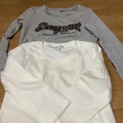 ユニクロ白のポリウレタンMサイズ。グレーTシャツ２点です❣️