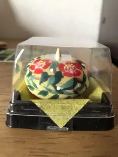 【新品】椿花柄の丸型ろうそく 透明ケース付き