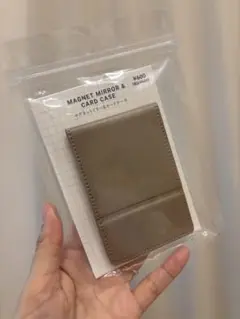 スリーコインズ　MagSafe対応　マグネット&ミラーカードケース　ブラウン
