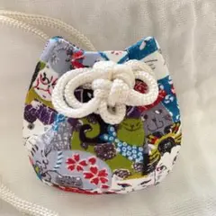 お守り袋　猫型
