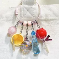 19 お祭りにぎやかジャラジャラキーホルダー　瓶ラムネと水あめ白桃