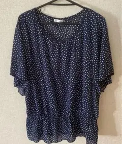 a.v.vのトップスです