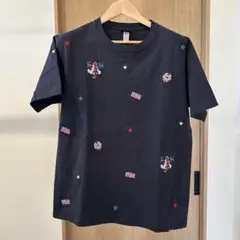 Schott刺繍デザインの黒Tシャツ