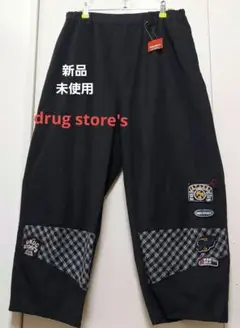 新品未使用 ドラッグストアーズ 裾つぎはぎ ワイドパンツ ワッペン付き