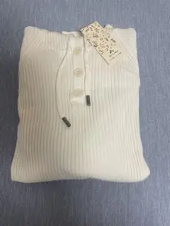 値下げ　早い者勝ち　新品美品 冬　フード付　ニットセーター