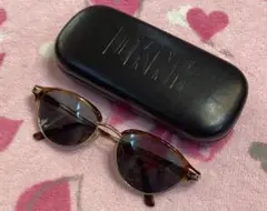 DKNY ブラウンオーバルサングラス