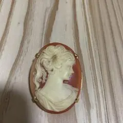 ブローチ 彫刻風