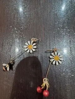 花とチェリーのピアス